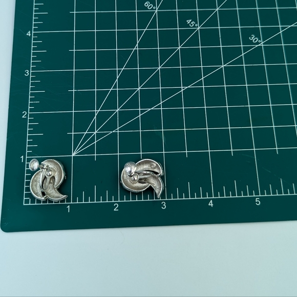 Vintage Coro Silver Tone Set Clip Earrings & Choker Wavy Links Necklace Brushed - Picture 11 of 12